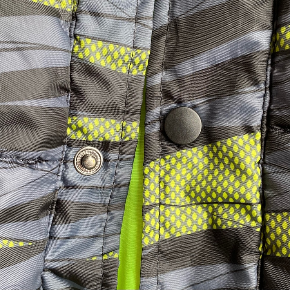 PUMA KID’S PUFFER VEST CAMO SIZE SMALL 6 BLACK GRAY YELLOW WINTER EUC - Picture 8 of 11